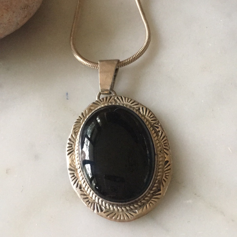 SOLD Vintage Navajo Native American Onyx Pendant - Picture 6 of 9